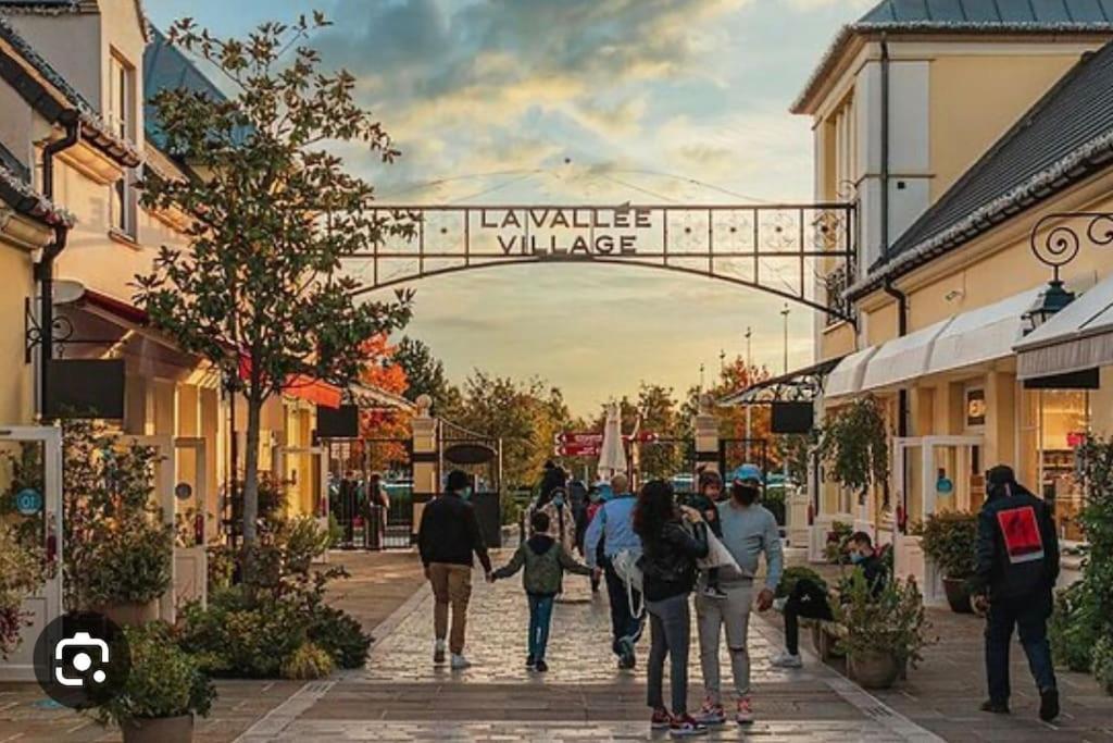 De Disney A Paris - Pre Verson 1 谢西 外观 照片
